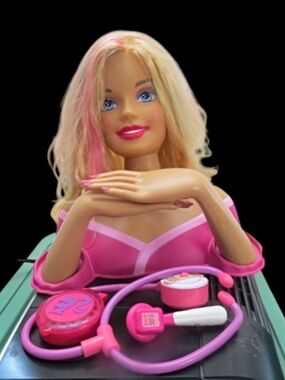 Barbie Styling Head and Hands with nails Plus